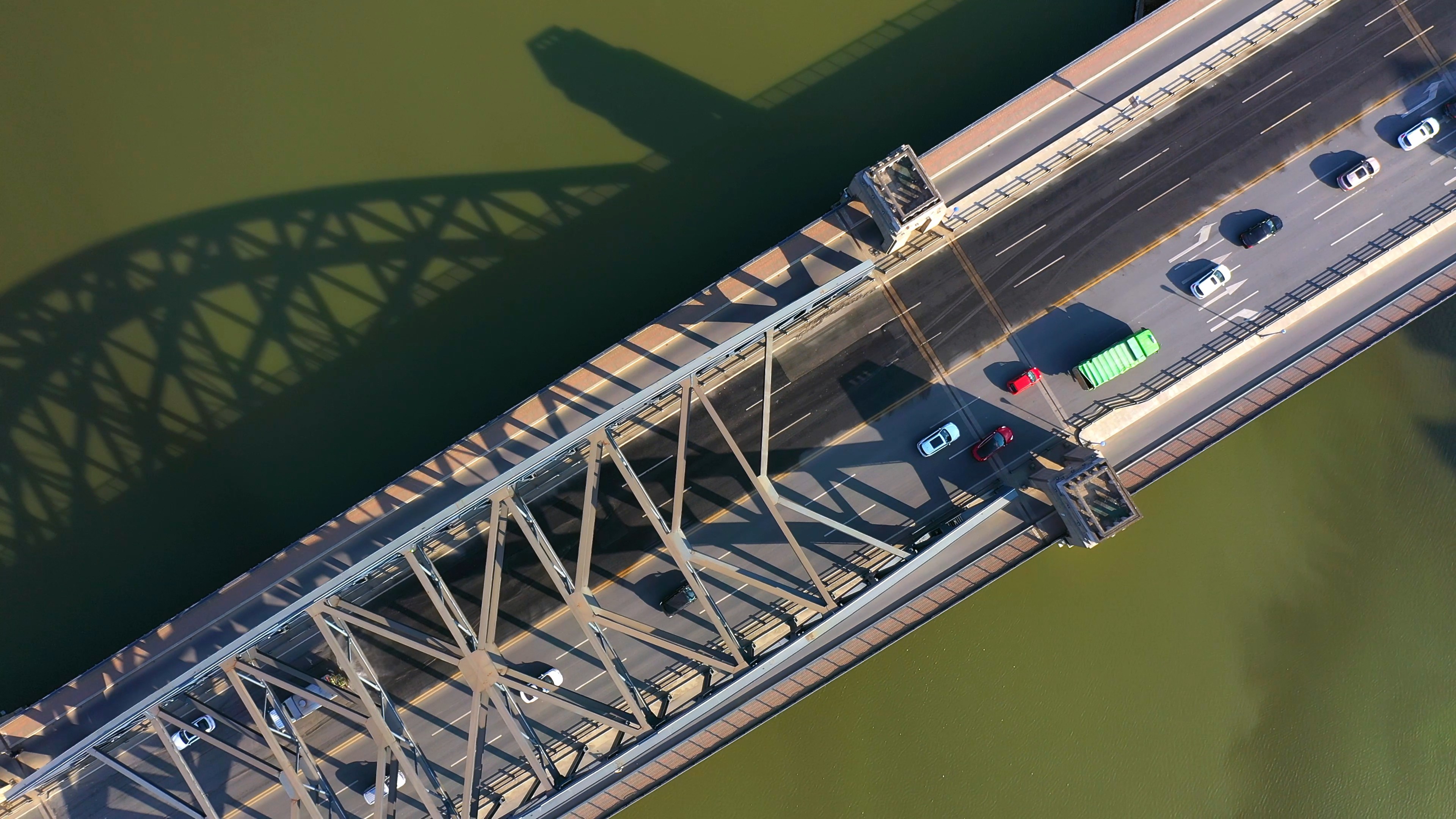 4K垂直航拍铁桥交通视频素材视频的预览图