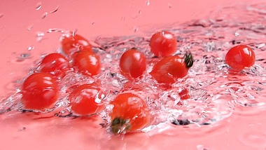 1080升格圣女果落水小番茄入水新鲜水果视频的预览图