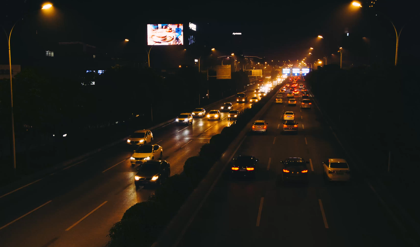 4K延时交通夜间交通城市夜间车流视频的预览图