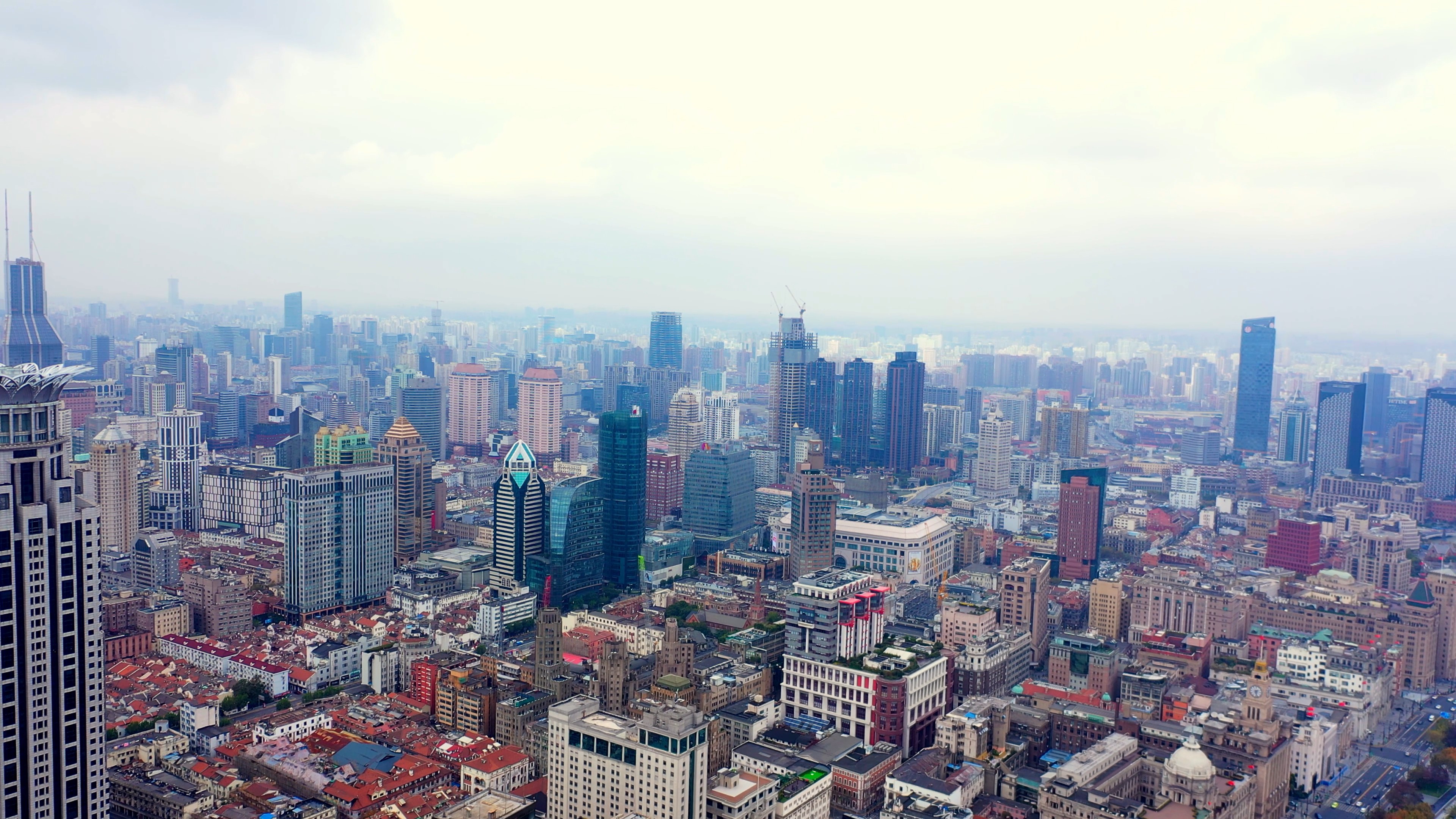 4K航拍上海城市建筑群视频素材视频的预览图