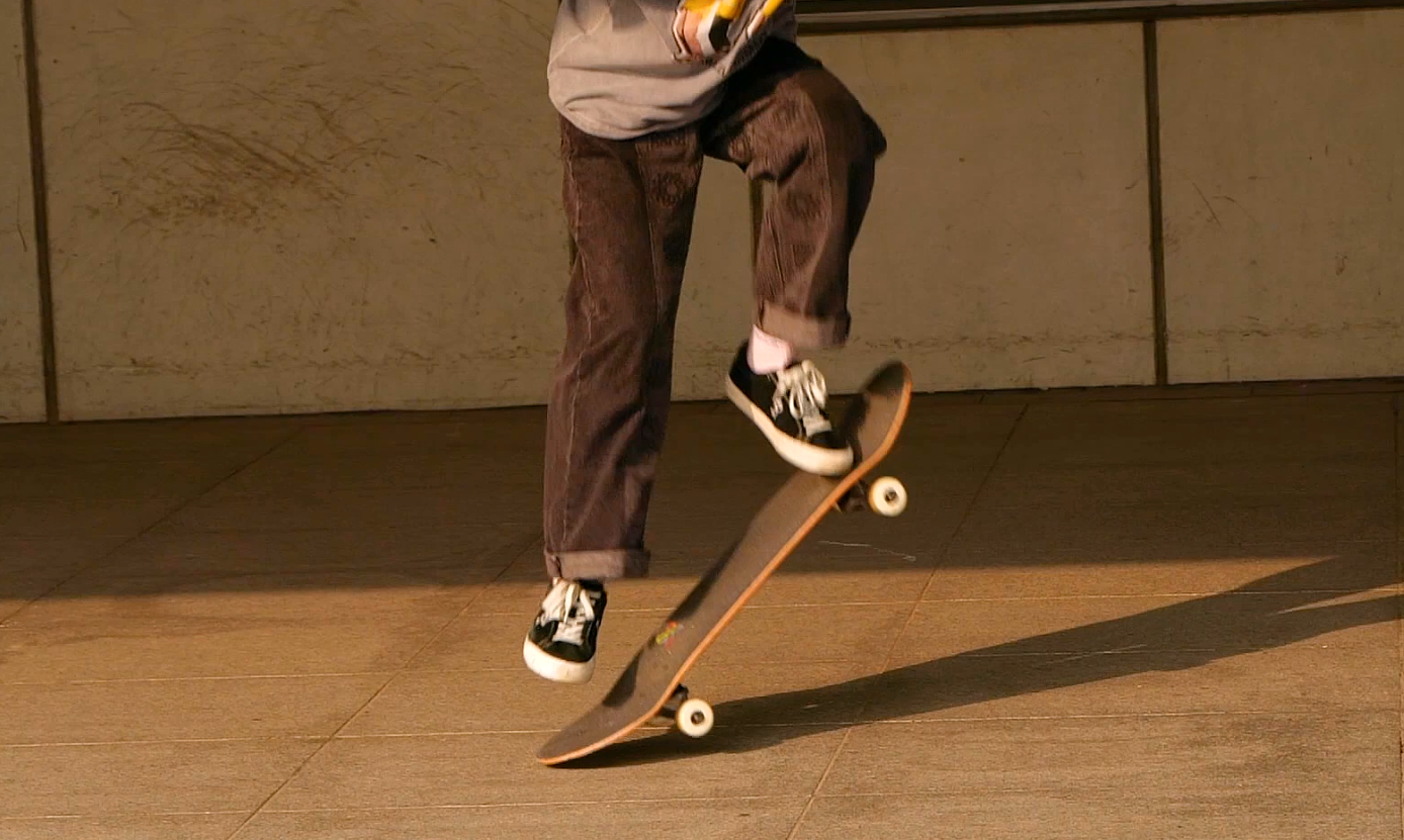 1080升格少年玩滑板滑板滑板慢动作滑板起跳视频的预览图