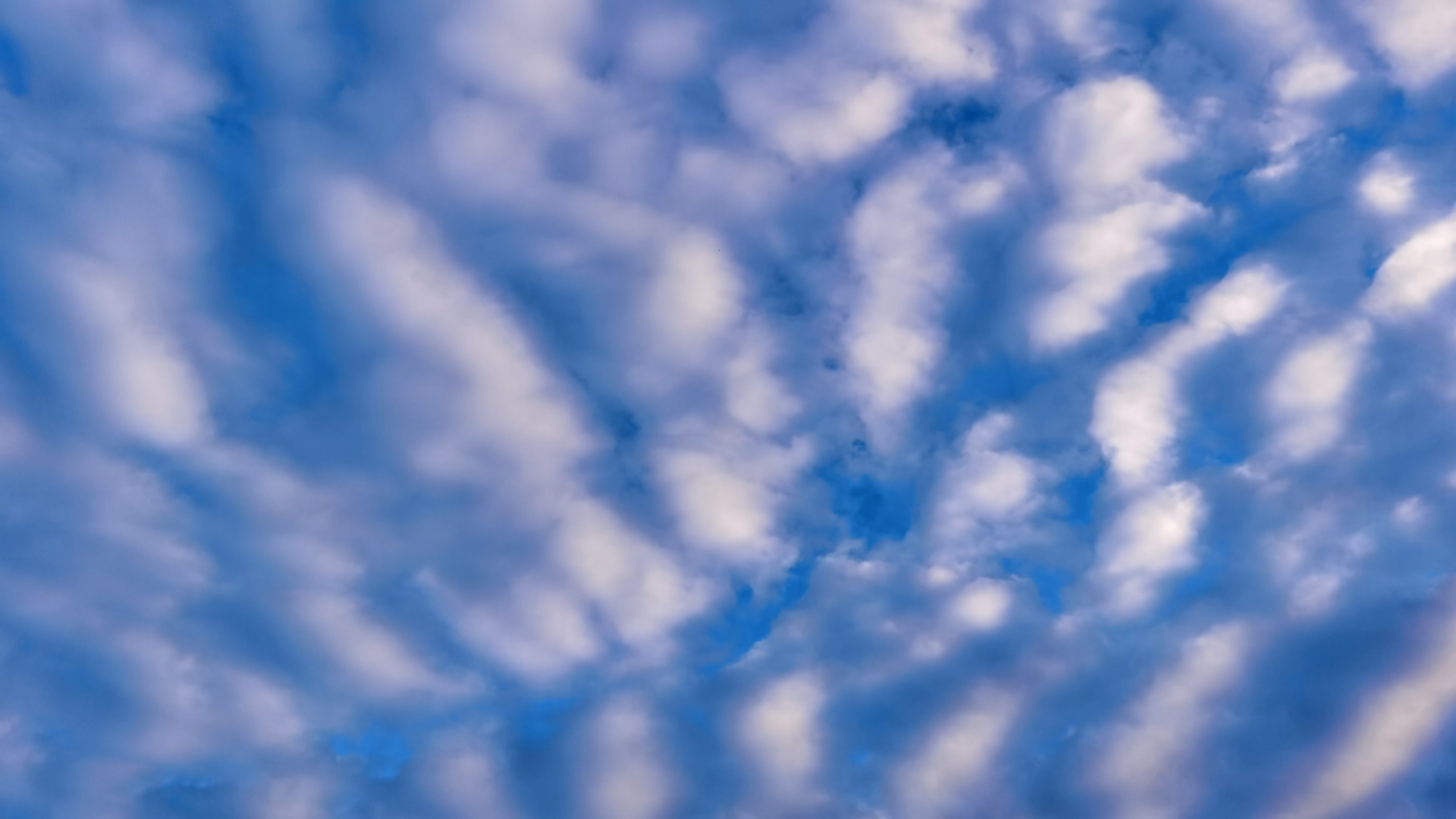 4K实拍蓝天云层延时摄影视频的预览图