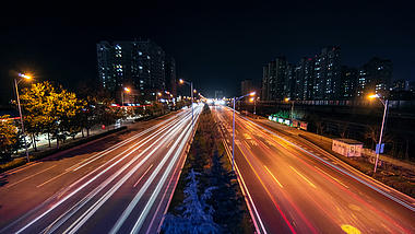 8K夜晚高速道路交通车流光纤延时摄影视频视频的预览图