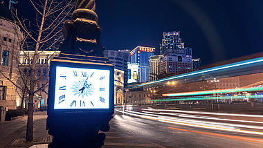 8K夜晚时间流逝钟表城市交通车流视频视频的预览图