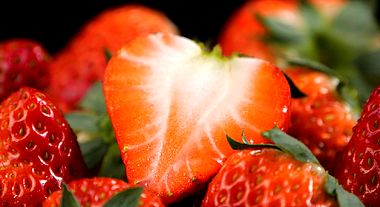 1080升格草莓新鲜水果新鲜草莓视频的预览图