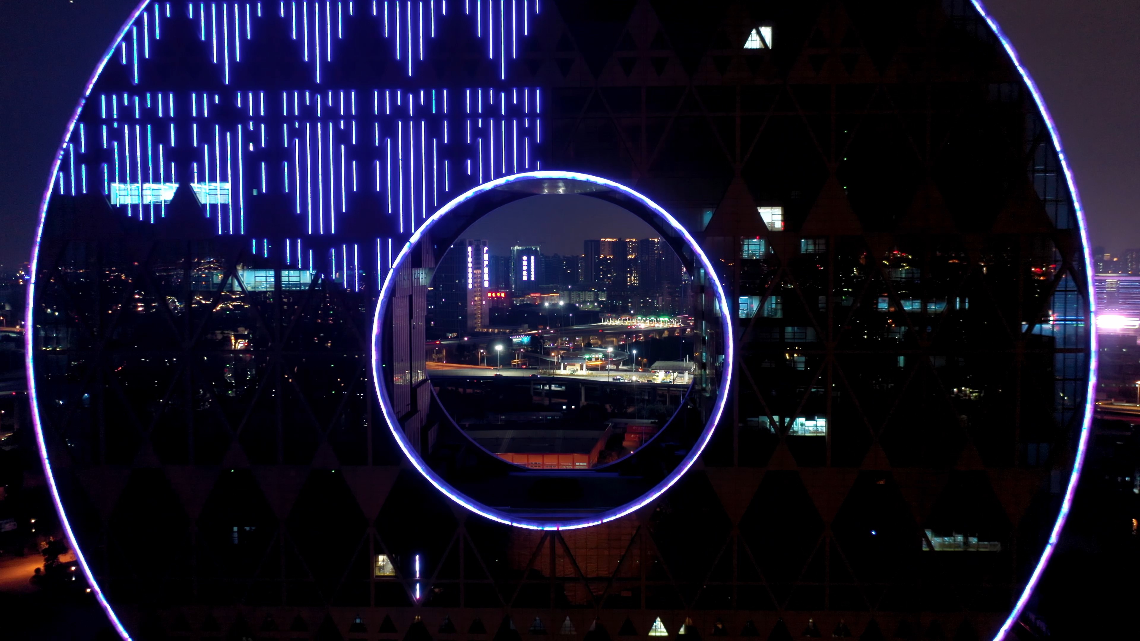4K航拍广州圆大厦特色建筑夜景视频素材视频的预览图