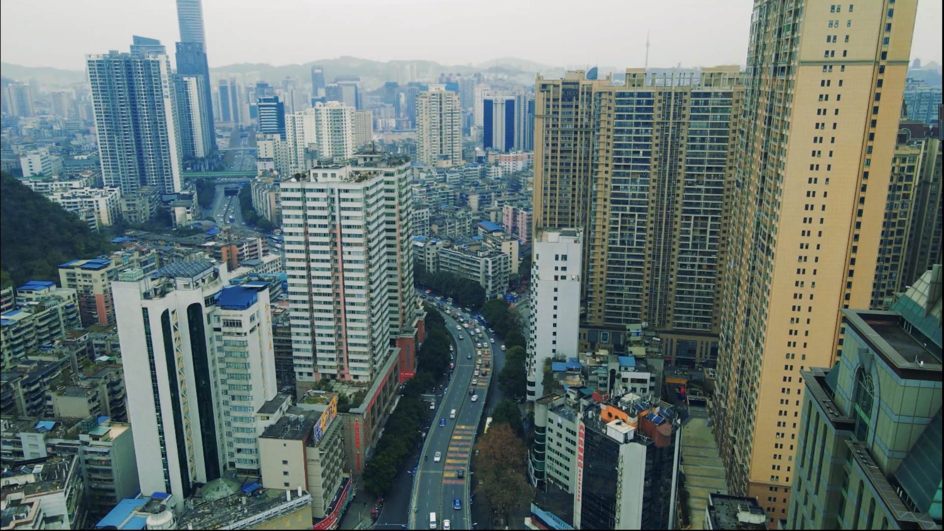 贵阳北京路车流交通贵阳城市建筑4k视频的预览图