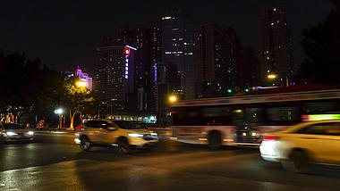 广州东站十字路口的日转夜移动延时摄影视频的预览图