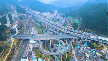 贵阳黔春立交车流交通立体交通高架桥视频的预览图