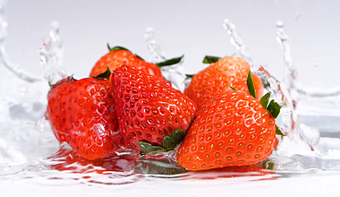 升格草莓新鲜水果美食丹东草莓视频的预览图