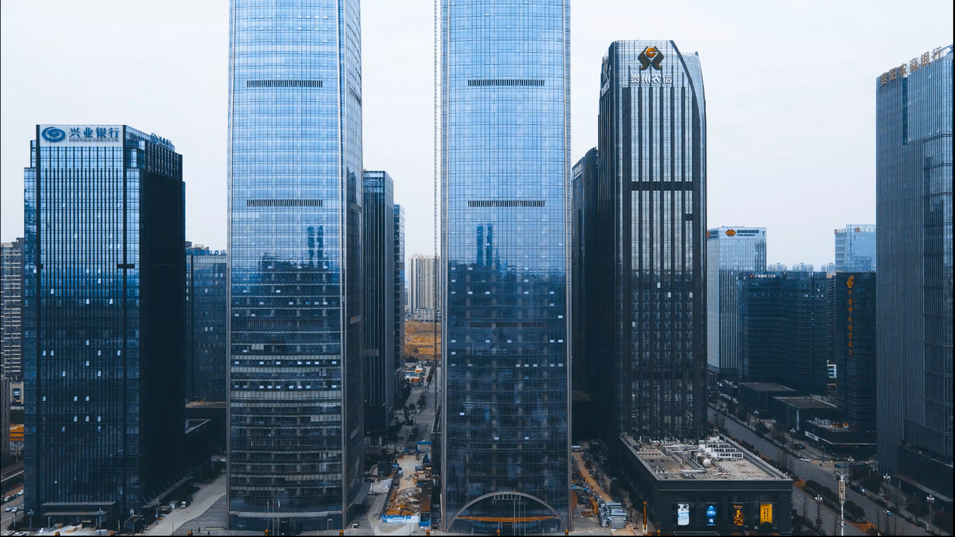 4k城市地标建筑贵阳国际金融中心建筑群4k视频的预览图
