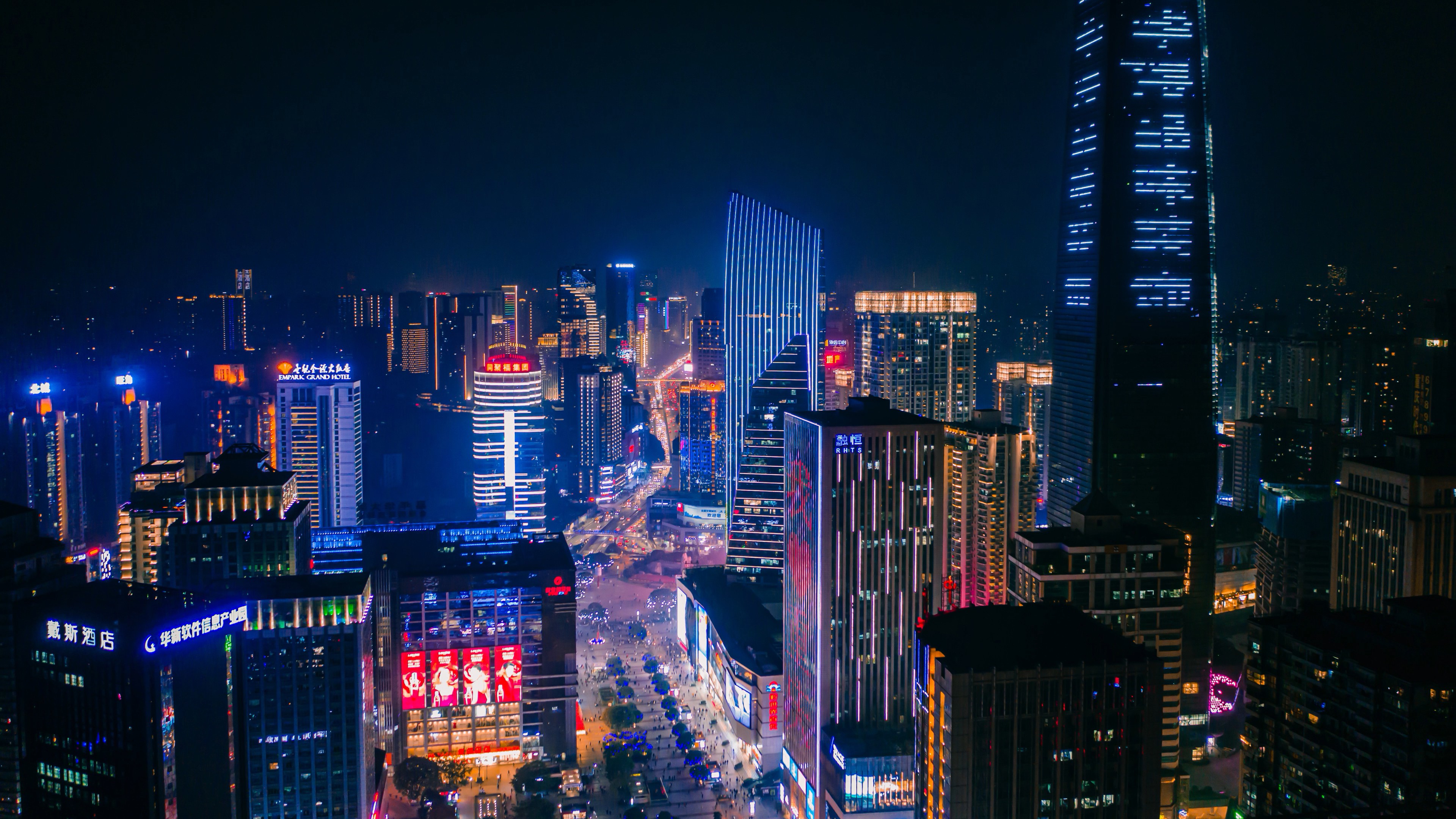 4k航拍重庆观音桥商业区赛博朋克风格夜景延时视频的预览图