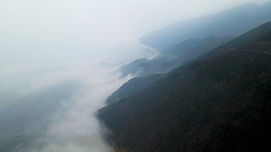 4K航拍山间云雾缭绕人间仙境视频的预览图