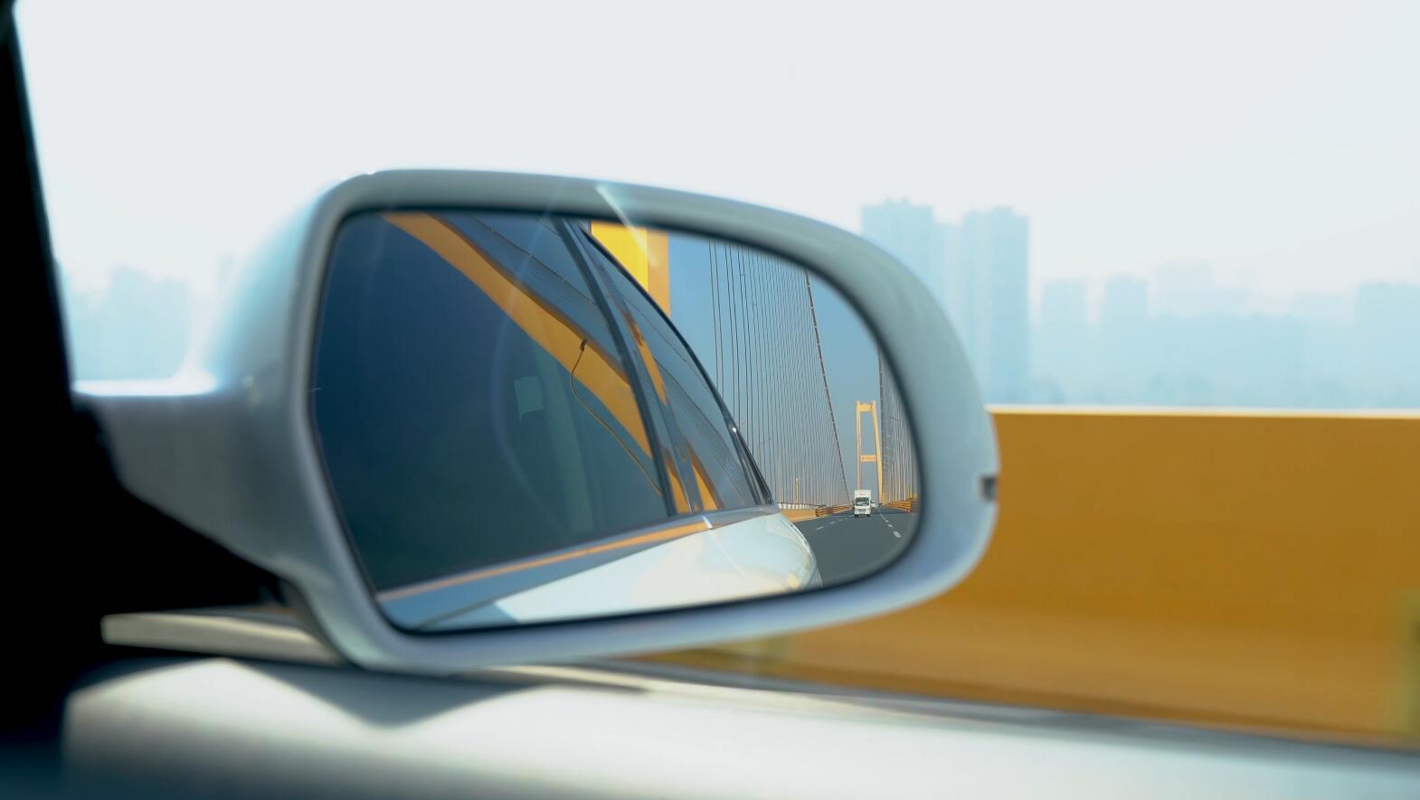 4K车辆行驶后视镜车窗外风景视频的预览图