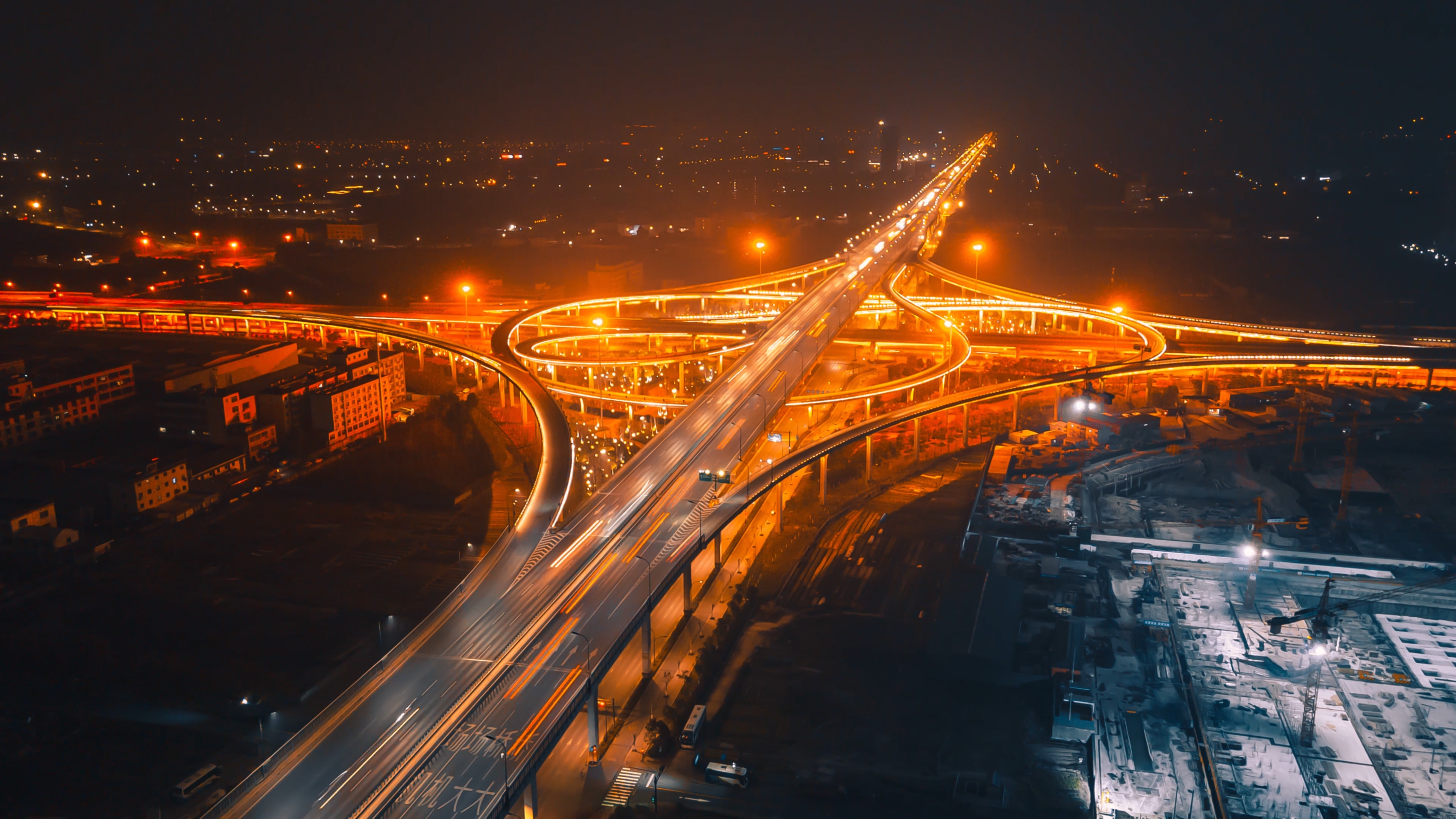 4K大气震撼延时杭州机场立交桥夜景车流视频的预览图
