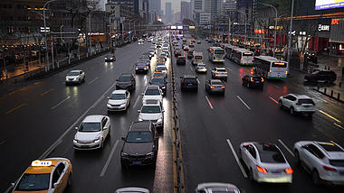 4K武汉城市交通车流延时日转夜多场景实拍视频视频的预览图