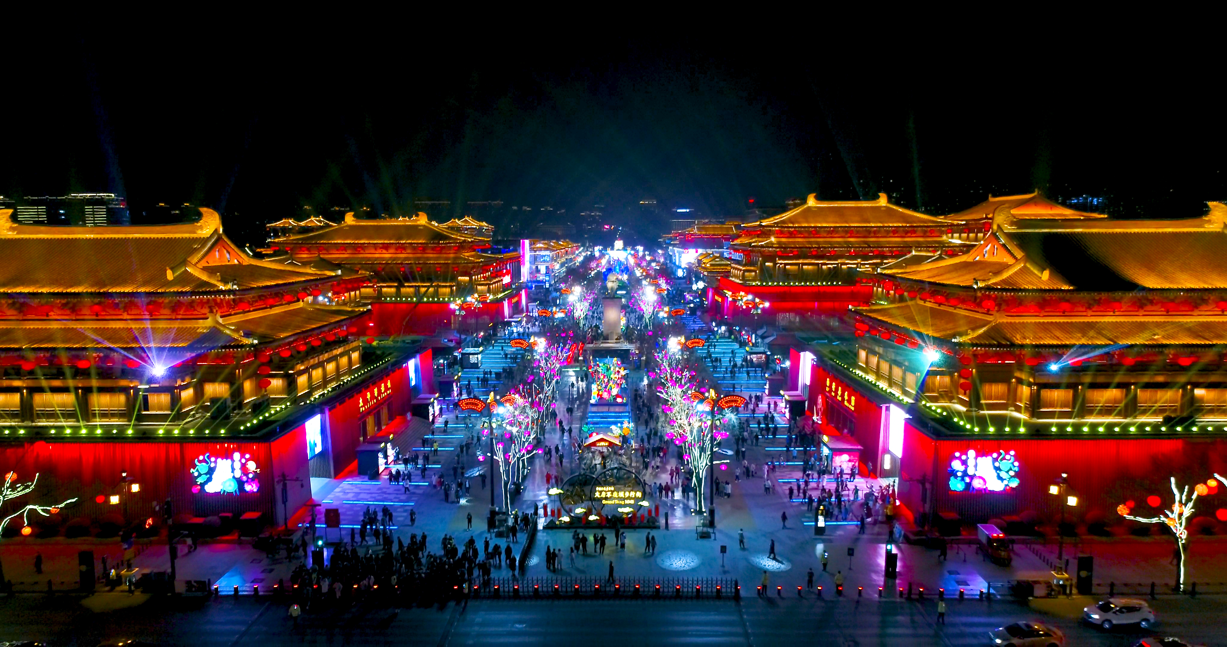 4k2021年最新西安大唐不夜城灯展航拍视频的预览图