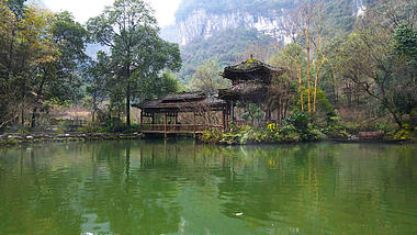 4K中国风古风池塘雨庭连廊人间仙境视频的预览图