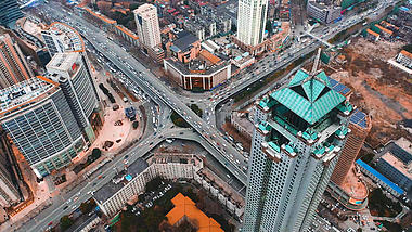 4K武汉城市交通建筑车流航拍实拍视频视频的预览图
