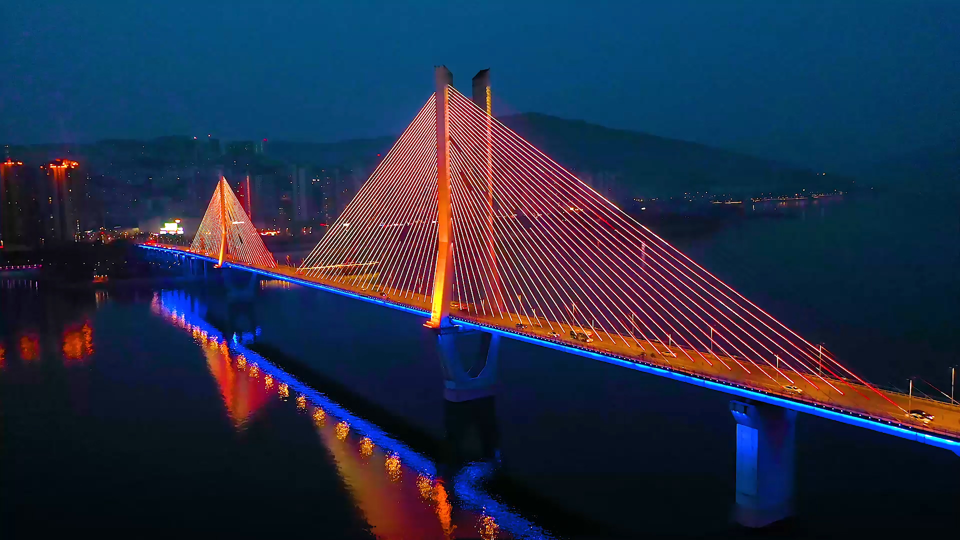 4K航拍赛博朋克风云阳长江大桥夜景风光视频的预览图