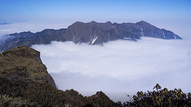 4k高原峡谷云海涌动风景延时摄影视频的预览图