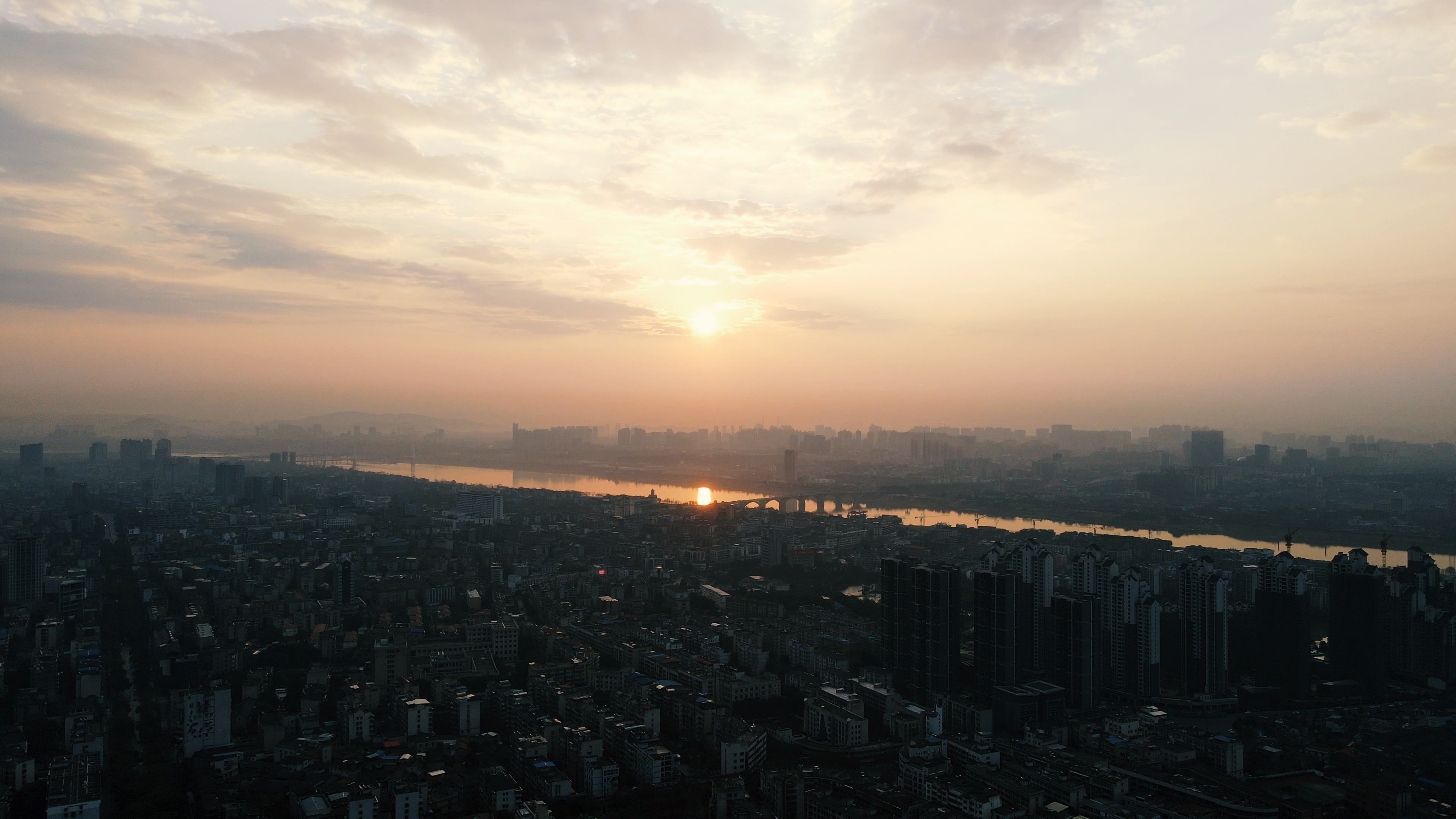 4k航拍湘潭城市日出日落风景视频视频的预览图