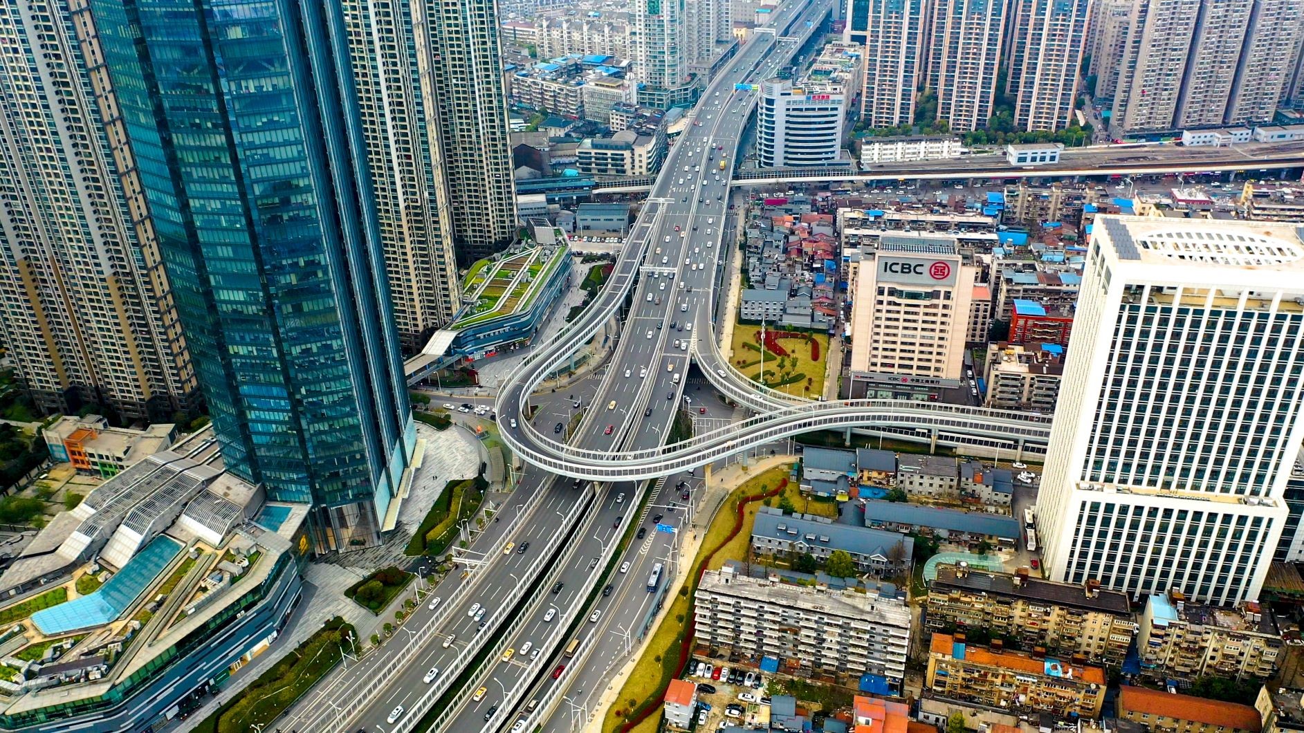 4K武汉城市立交桥航拍高清实拍视频视频的预览图