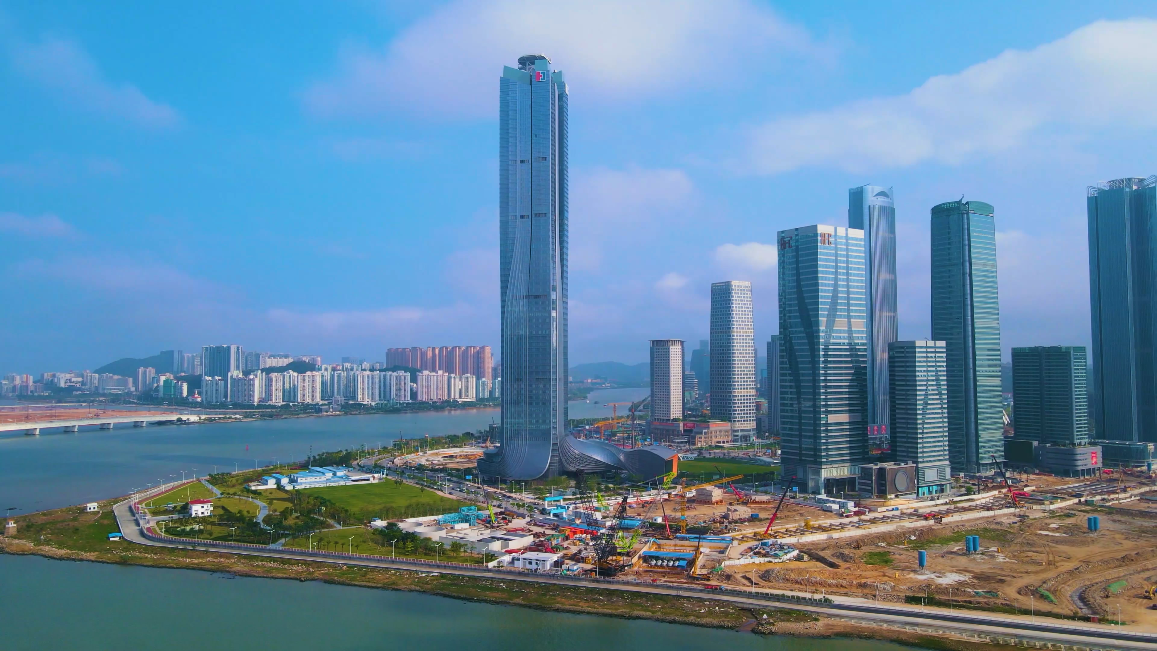 4k珠海横琴国际金融中心写字楼建筑群CBD视频的预览图