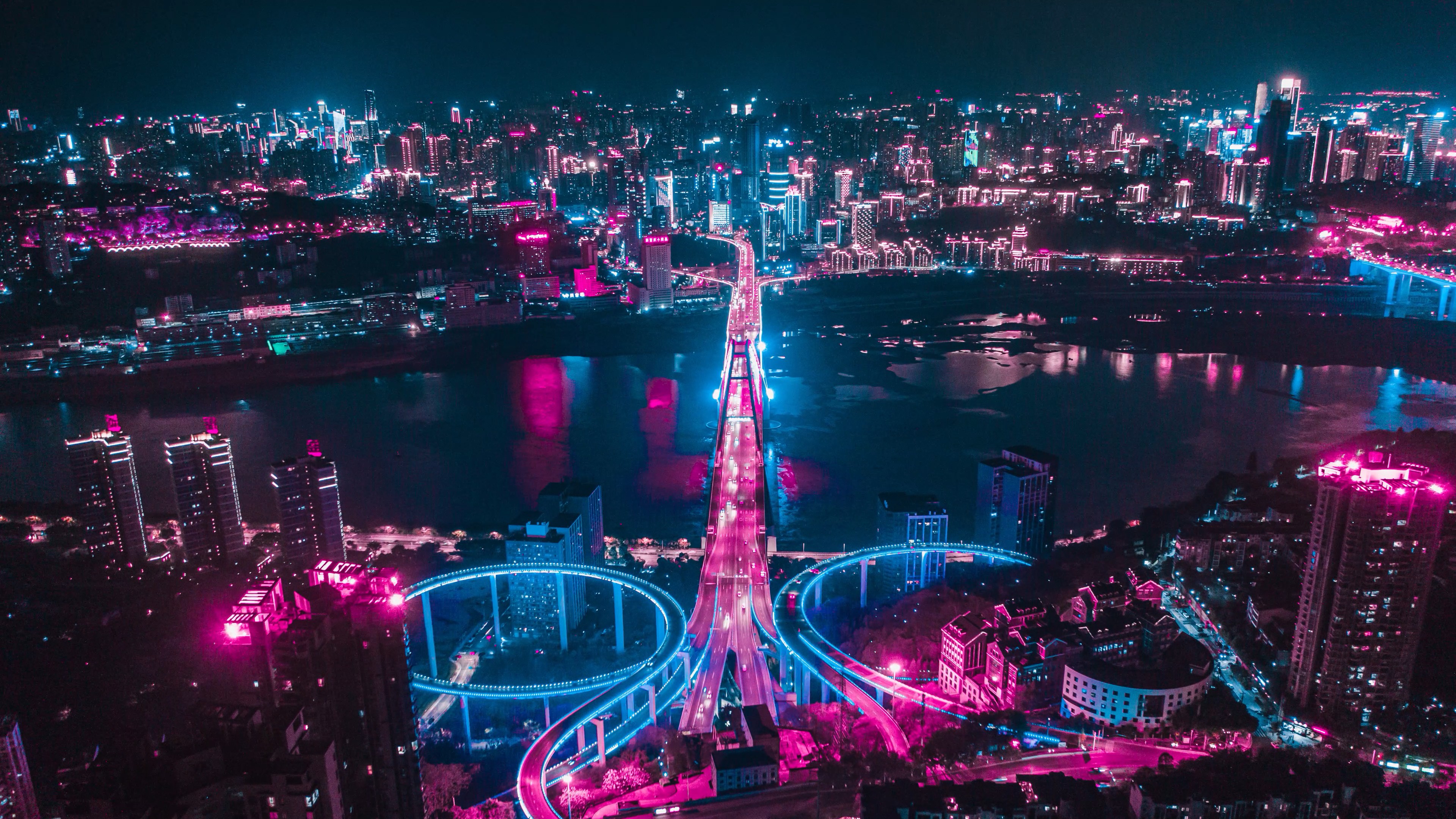 4k航拍魔幻赛博朋克重庆菜园坝大桥夜景延时视频的预览图