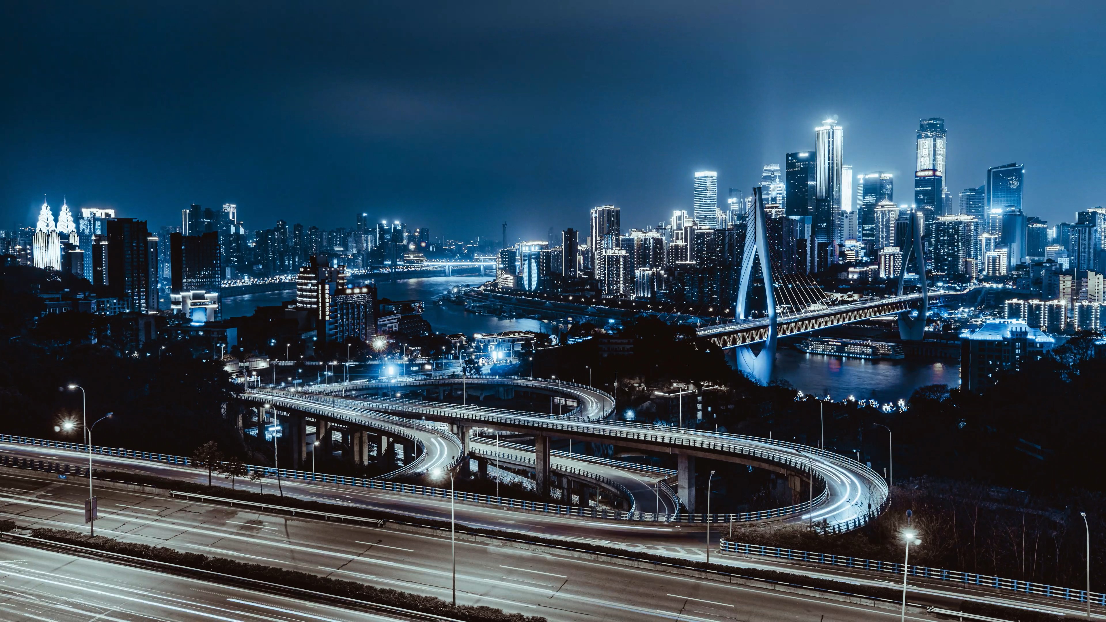 8k科技感黑冰色重庆东水门大桥渝中CBD大桥车流夜景延时视频的预览图