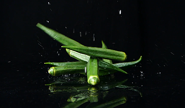 1080升格秋葵黄秋葵新鲜蔬菜美食食材特写视频的预览图
