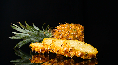 4K切片菠萝凤梨新鲜热带水果宣传视频视频的预览图