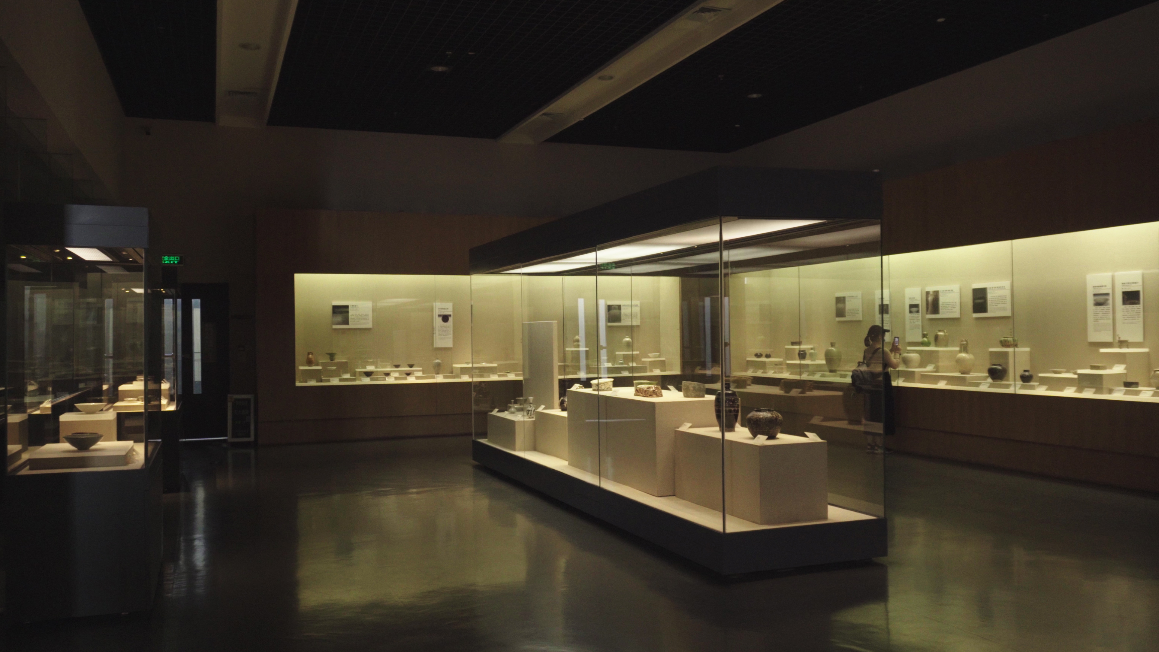 4k博物馆古代文物历史展柜展览馆文化宣传视频的预览图