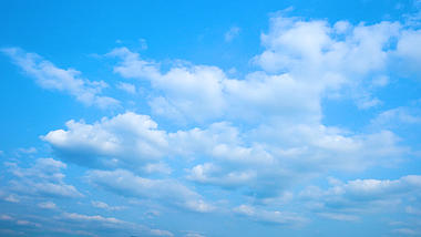 4K实拍清新蓝天白云风景延时摄影视频的预览图