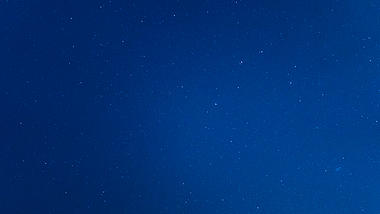 4K实拍夜晚星空星星星轨延时摄影视频的预览图