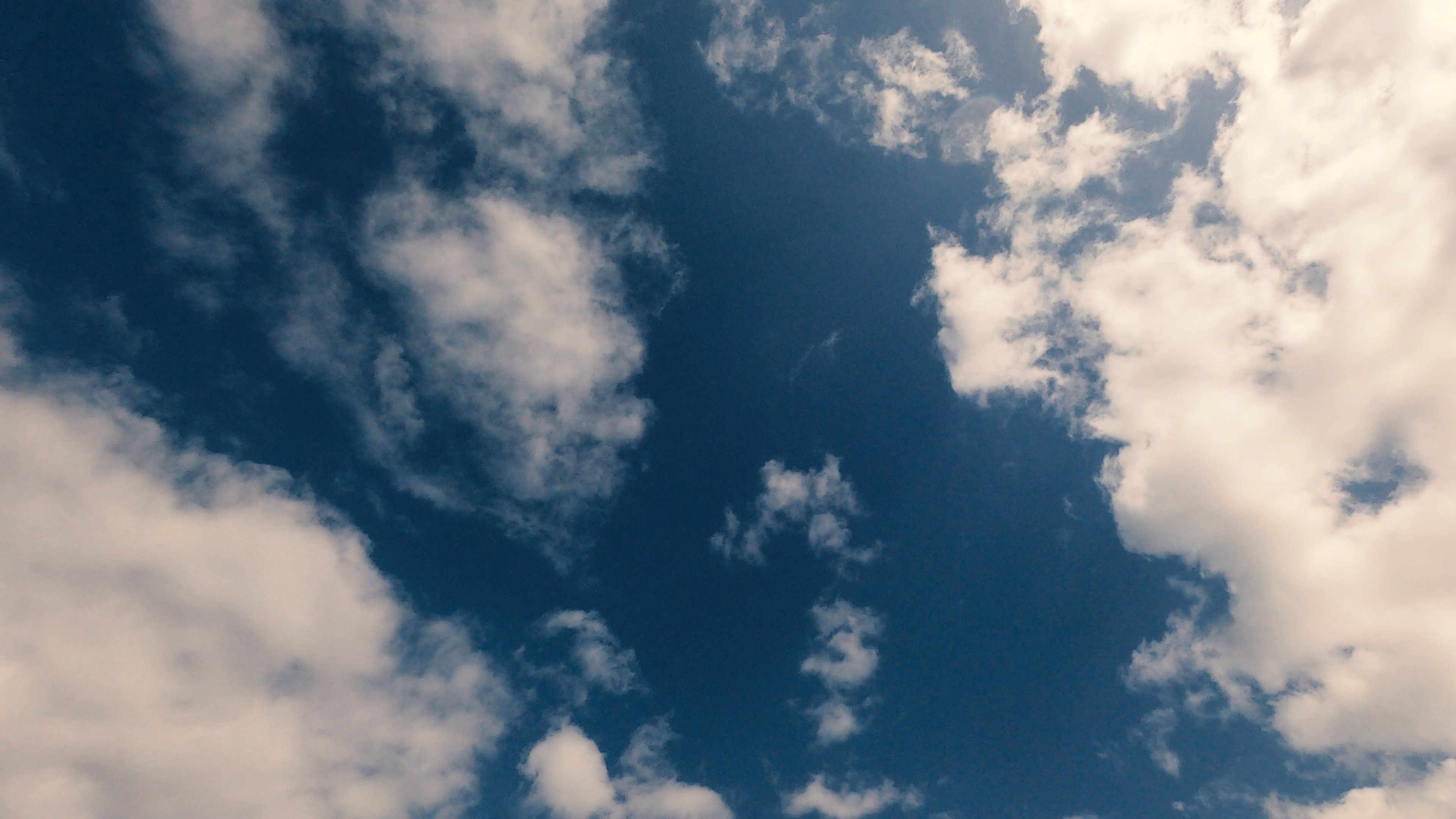 4K大气天空云彩云层移动空镜头延时摄影视频的预览图