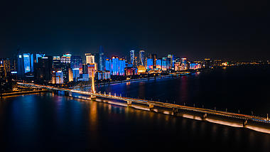 4K航拍夜晚移动延时杭州CBD灯光秀西兴大桥夜景延时视频视频的预览图