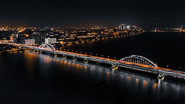 4K航拍夜晚移动延时杭州夜景天际线复兴大桥延时夜景视频视频的预览图