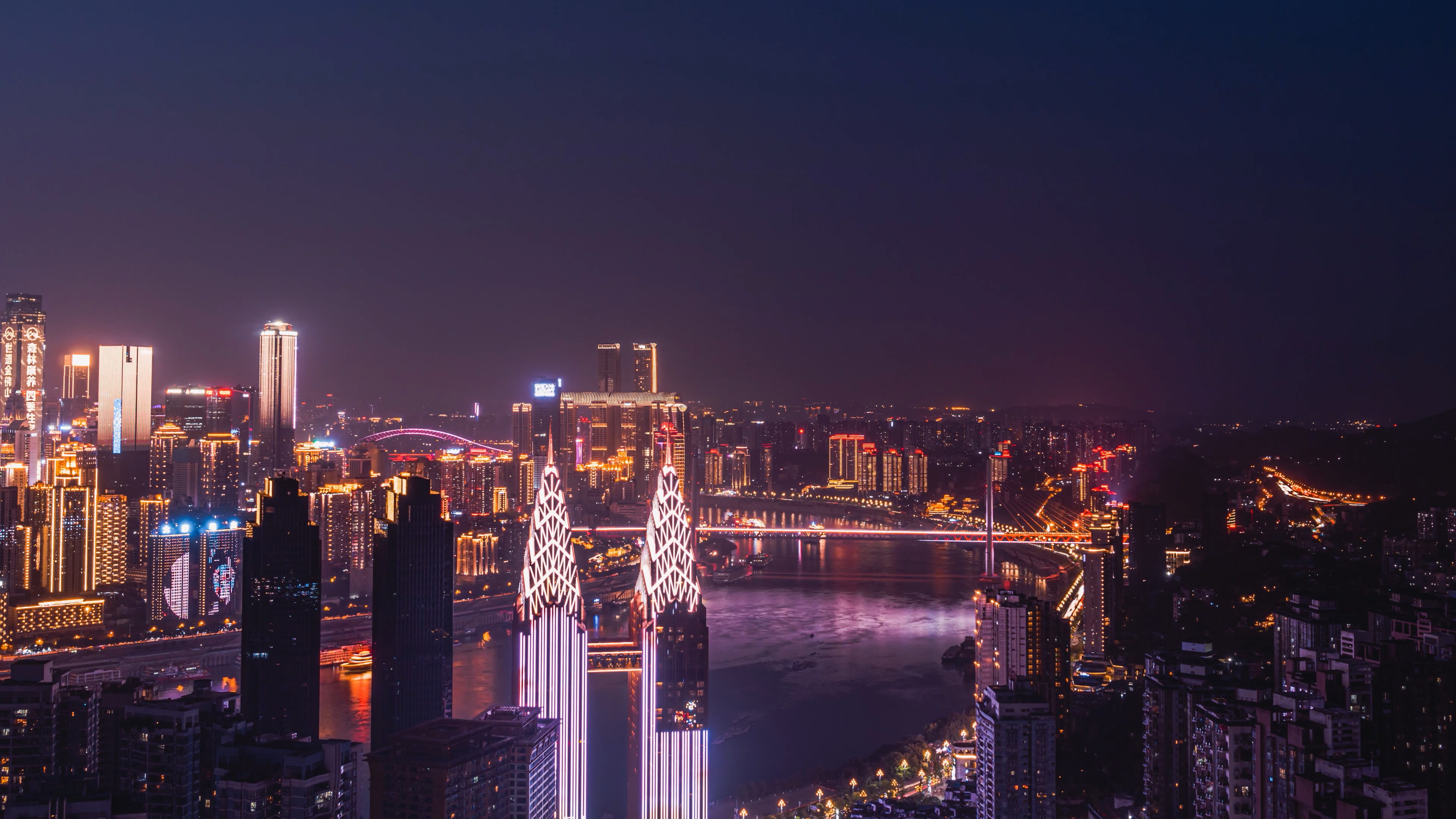 8k重庆喜来登渝中区地标两岸风光日转夜延时城市风光视频视频的预览图