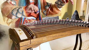 4k实拍中国风乐器美女弹奏古筝视频视频的预览图