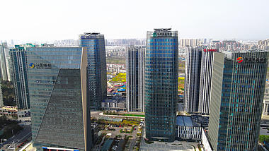 4K航拍苏北淮安市金融中心金融大厦银行大厦商务金融视频视频的预览图