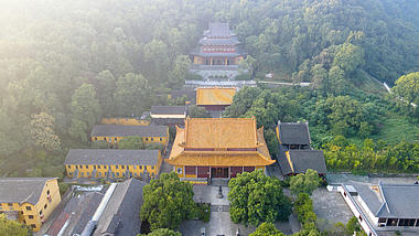 4K航拍清晨杭州西湖净寺寺庙全景实拍视频视频的预览图