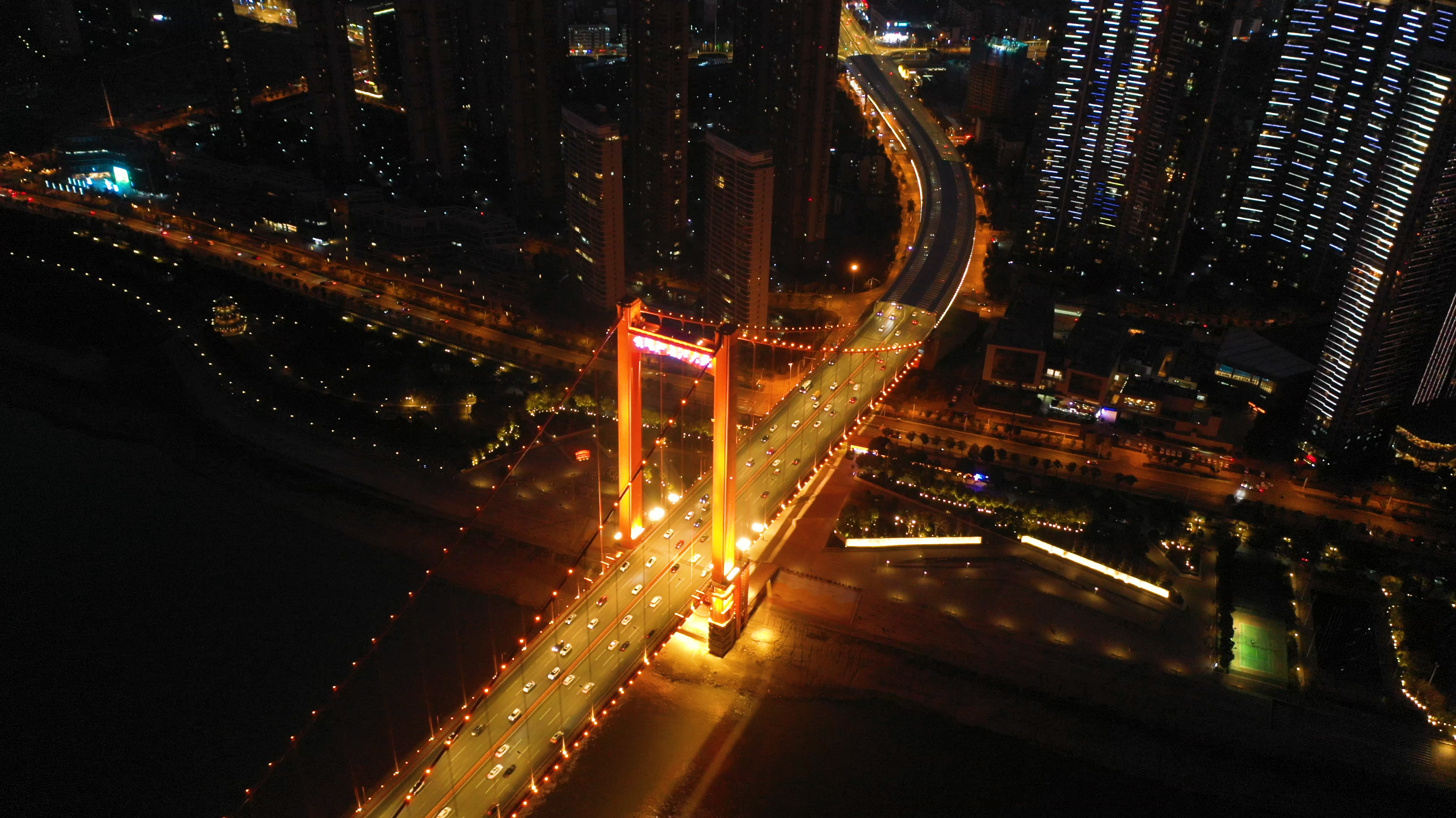 4K夜晚武汉鹦鹉洲长江大桥夜景车流航拍实拍视频视频的预览图