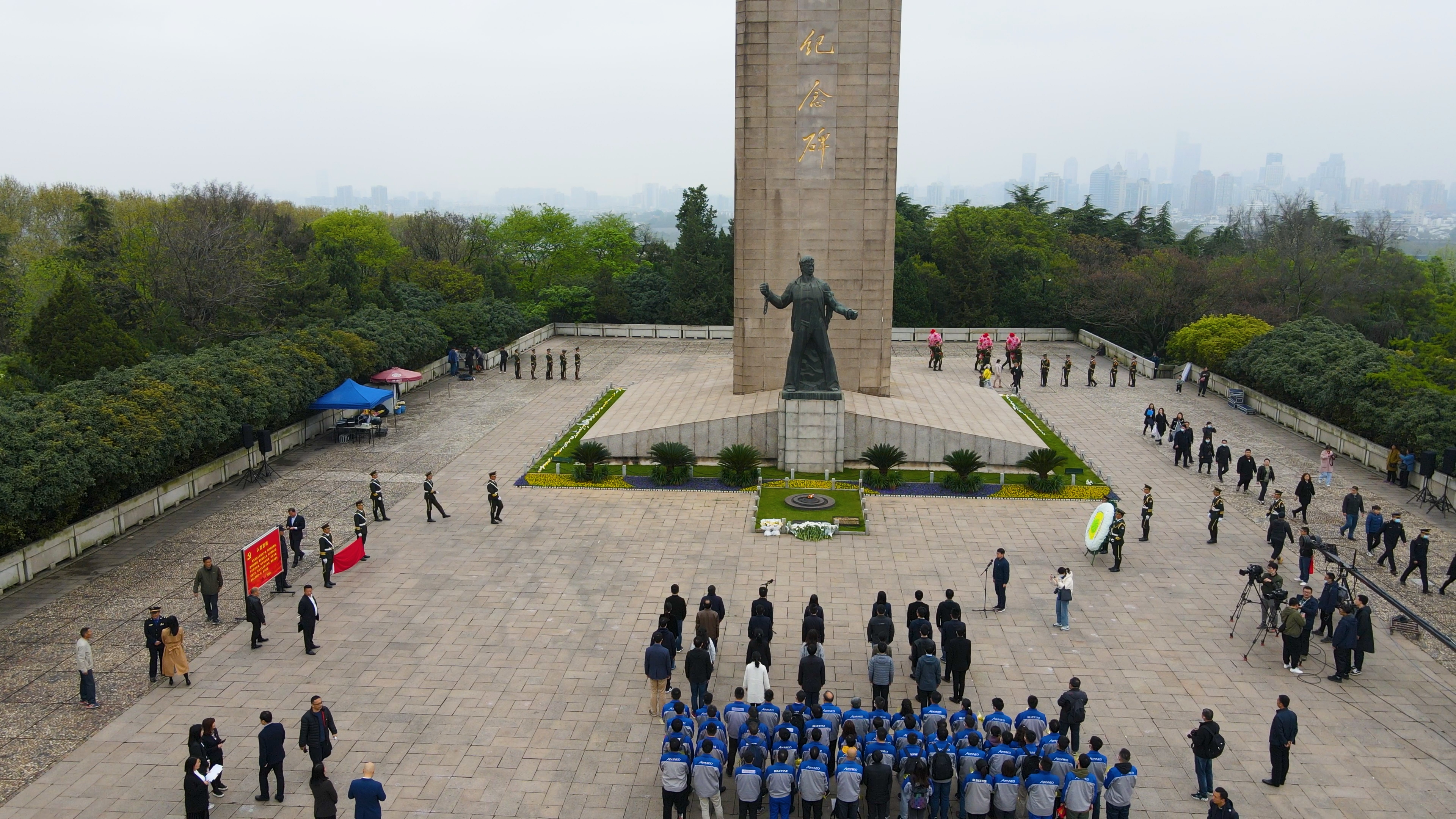 4k航拍南京雨花台烈士陵园纪念烈士烈士纪念日实拍视频视频的预览图