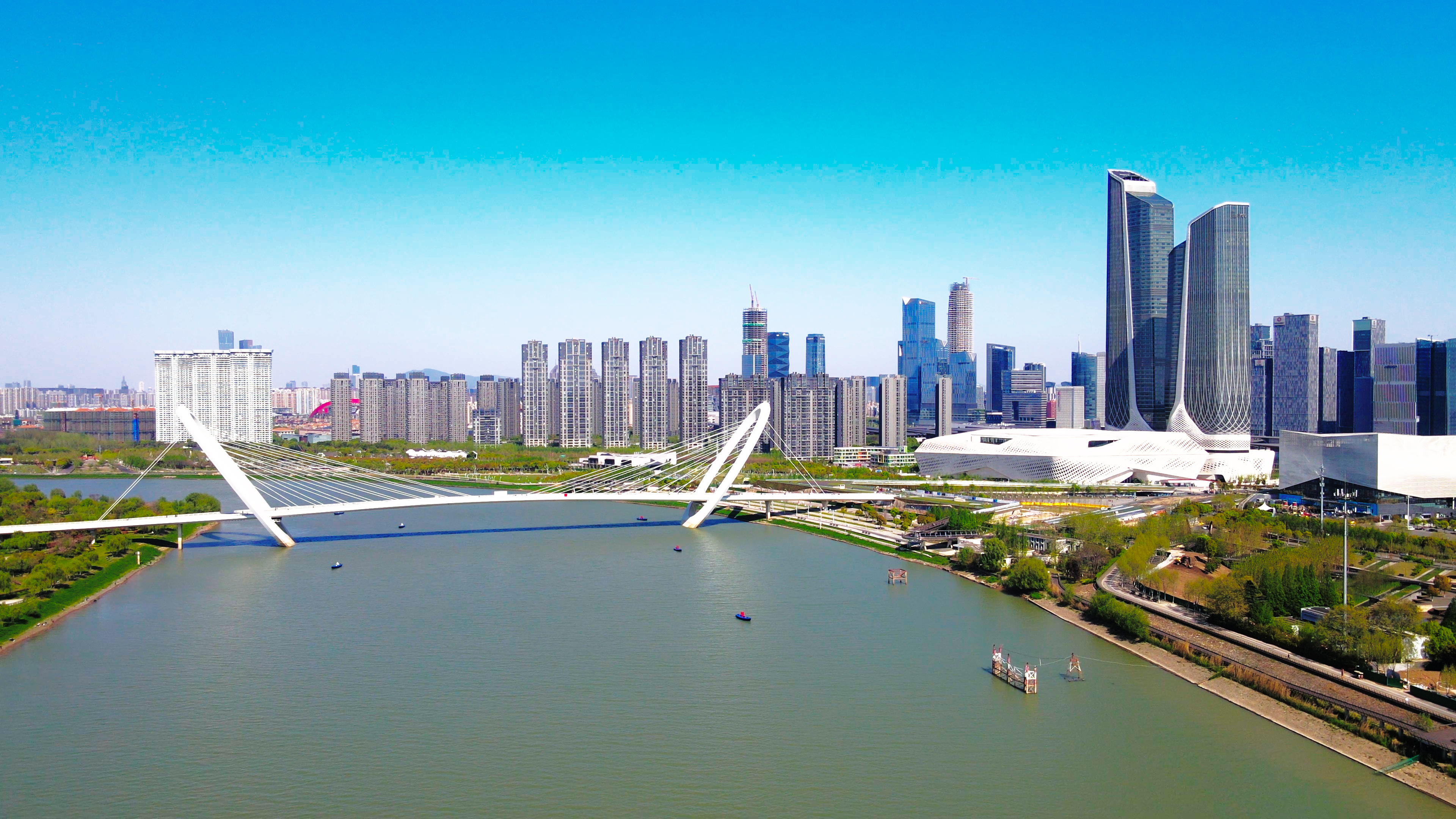 4K航拍南京地标双子楼南京眼视频视频的预览图