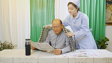 4K养老院医疗护工护士看护照顾老年人实拍视频视频的预览图