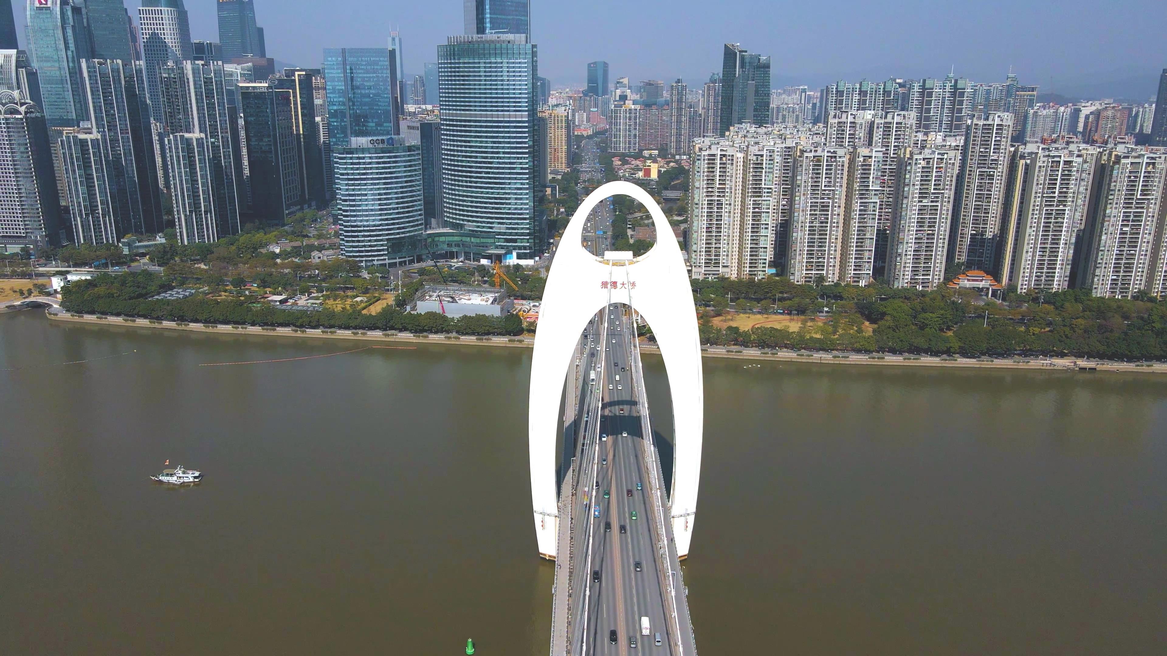 4K广州城市地标天河区猎德大桥航拍视频视频的预览图