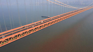 4K武汉杨泗港长江大桥航拍实拍视频视频的预览图