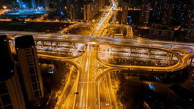 4K震撼夜晚航拍杭州城市高架极速车流移动延时视频视频的预览图