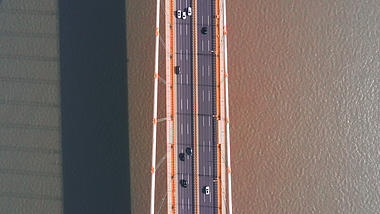 4K武汉杨泗港大桥俯视航拍实拍视频视频的预览图